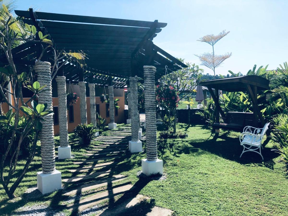 Chuu Pun Village Resort Pantai Cenang  Esterno foto